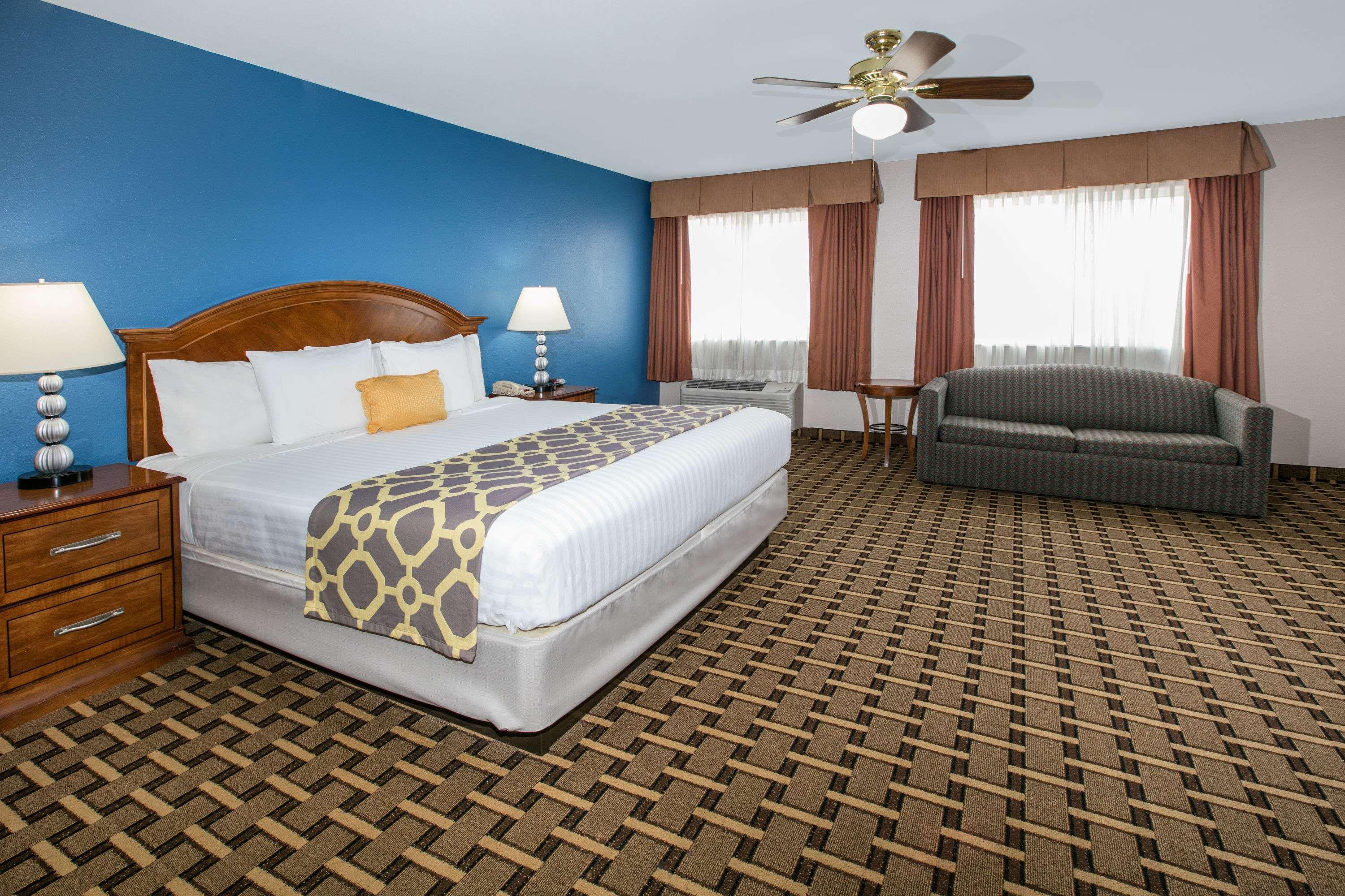 Baymont By Wyndham Lawton Hotel Exterior photo